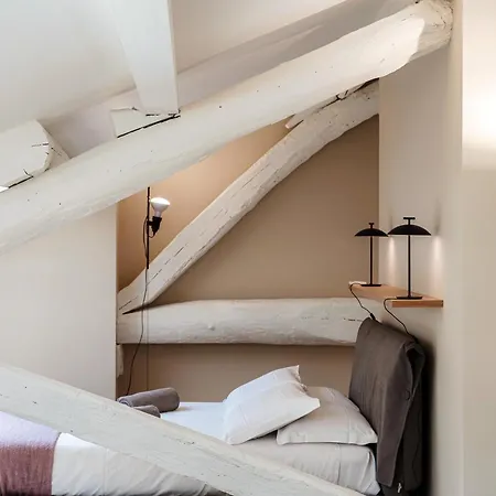 Apartment Dome's Attic 12 - The House Of Travelers