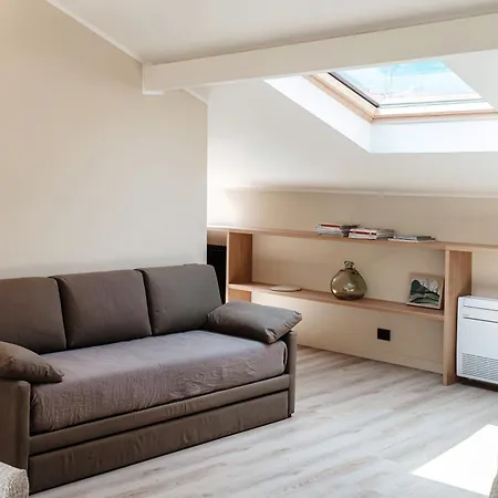 Apartment Dome's Attic 12 - The House Of Travelers *