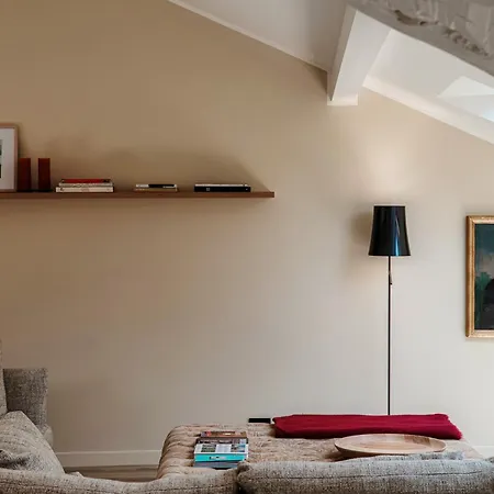 Dome's Attic 12 - The House Of Travelers Como