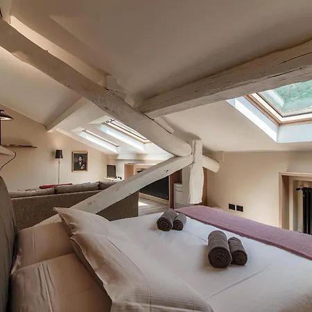 Dome's Attic 12 - The House Of Travelers * Como