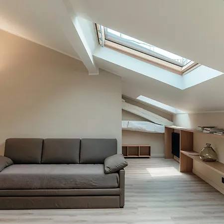 Dome's Attic 12 - The House Of Travelers Como
