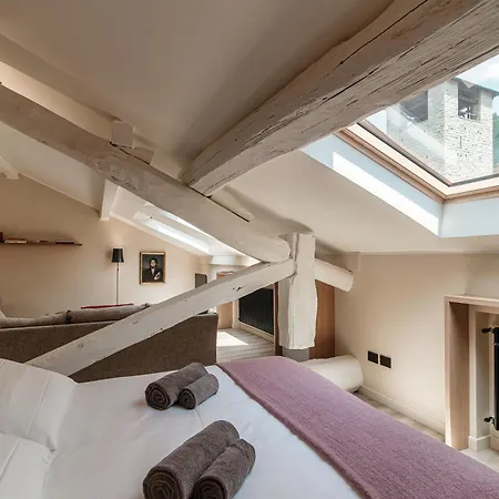 Apartment Dome's Attic 12 - The House Of Travelers *